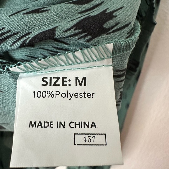 Green Cold Shoulder Lightweight Long Sleeves Medium Top Brand New - Picture 5 of 5